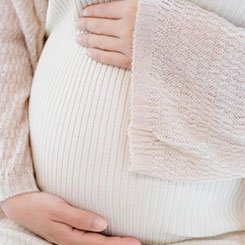 在设计方面，iQ💙OO 15 🔱Ultra🦵的背部辨识度👩‍🦱较高，💻